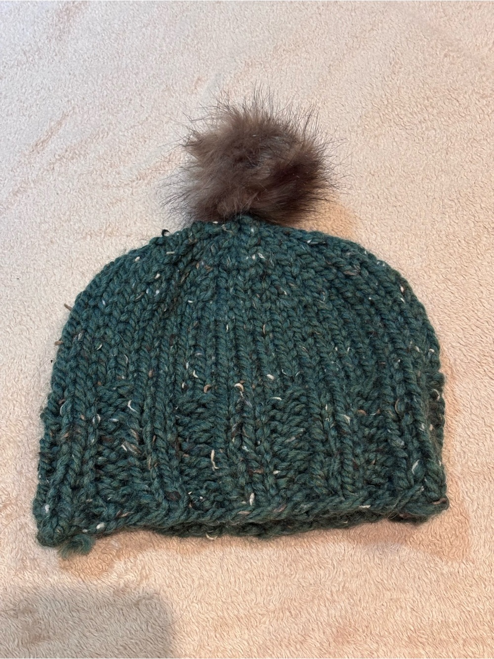 Chunky Knit Beanie Hat w/ Faux Fur Pom Green Speckled